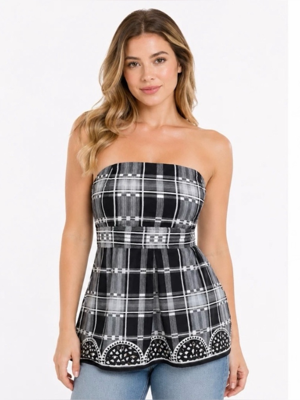 🌺White House Black Market sz 8 top like
new! Gingham pattern with silver accents
